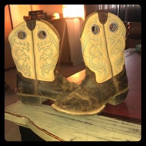 Ariat cowboy boots